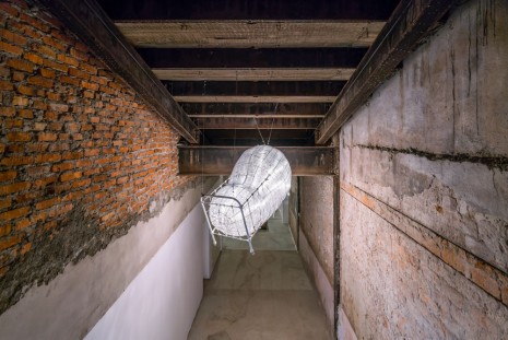 Chen Zhen, Lumière innocente, 2000, Galleria Continua