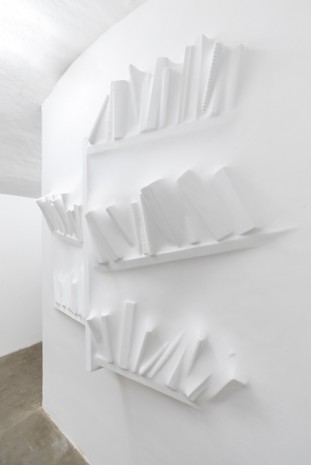 Loris Cecchini, Gaps (Bookshelf) II, 2018, Galleria Continua