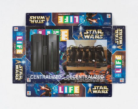 Simon Denny, Centralized vs Decentralized Conway’s Game of Life Box Lid Overprint: A Jedi’s Path, 2018, Galerie Buchholz