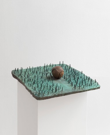 João Maria Gusmão + Pedro Paiva, Tennis ball on grass, 2018, Sies + Höke Galerie