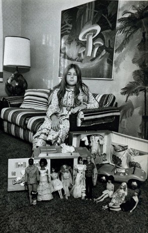 Bill Owens, From Suburbia (Valérie's room), 1972, Galerie Gabrielle Maubrie