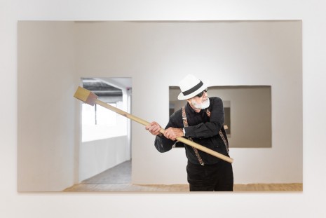 Michelangelo Pistoletto, Rottura dello specchio – azione 5, 2017, Galleria Continua