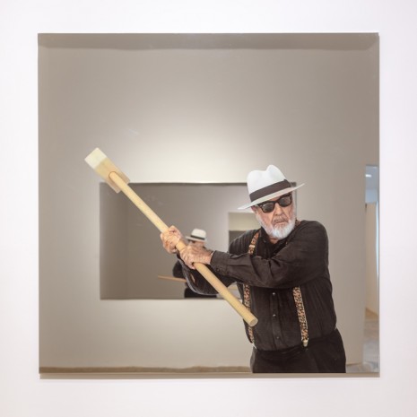 Michelangelo Pistoletto, Rottura dello specchio – azione 6, 2017, Galleria Continua