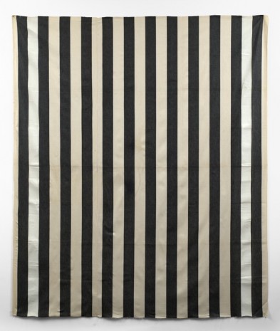 Daniel Buren, Peinture acrylique blanche sur tissu rayé blanc et noir (White acrylic paint on striped black and white cotton canvas), 1971 , Simon Lee Gallery