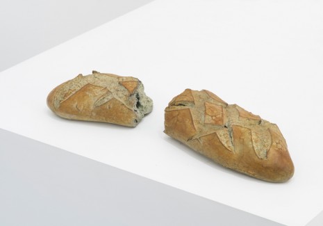 Benoît Maire, 2 morceaux de pain, 2018 , Galerie Nathalie Obadia