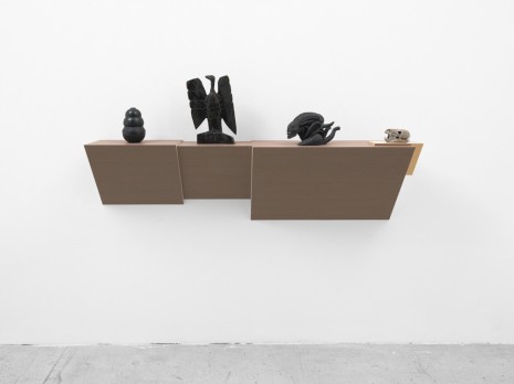 Haim Steinbach, Untitled (kong, eagle, alien, skull), 2016 , White Cube