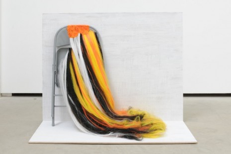 Tom Holmes, Untitled Arrangement (chair w hair), 2012, Galerie Catherine Bastide