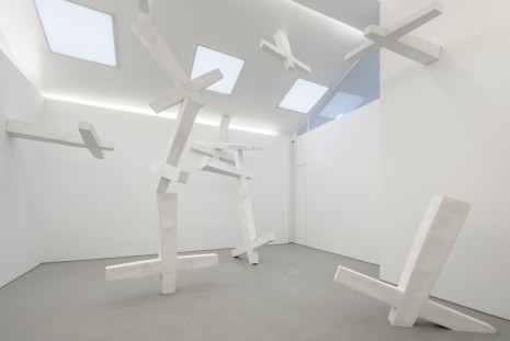 Inge Mahn, Fallende Kreuze, 2018 , Galerie Max Hetzler