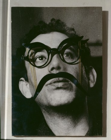 Daniel Spoerri, Autoportrait aux lunettes, 1963 , Petzel Gallery