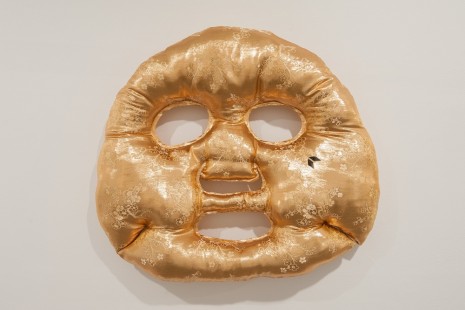 Timothy Hyunsoo Lee, Pillow talk (Mask for Masc) I, 2019 , Sabrina Amrani