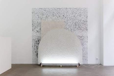 Clémence Seilles, Instrument de légitimation d’oeuvre : carré, demi-cercle, rectangle, lumière, 2012, TORRI (closed)