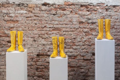 Marcos Lutyens, Inductive rig leg boots I, II, III, 2018, Galerie Alberta Pane