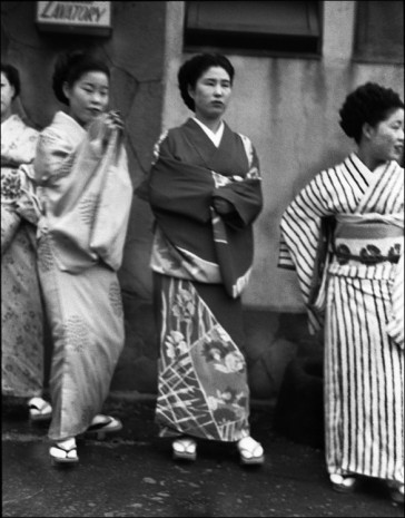 Kikuji Kawada, At the Bar, Shinbashi, 1952 , Mai 36 Galerie