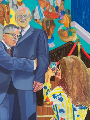Aliza Nisenbaum, Alberto, David, y Aliza con mural de Roberto Cueva del Rio, 2019, Anton Kern Gallery