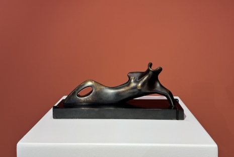 Henry Moore, Henry Moore: Selected Maquettes, Hindergässli