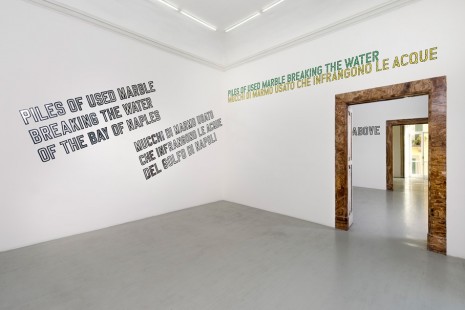 Lawrence Weiner, PILES OF USED MARBLE BREAKING THE WATER, Alfonso Artiaco